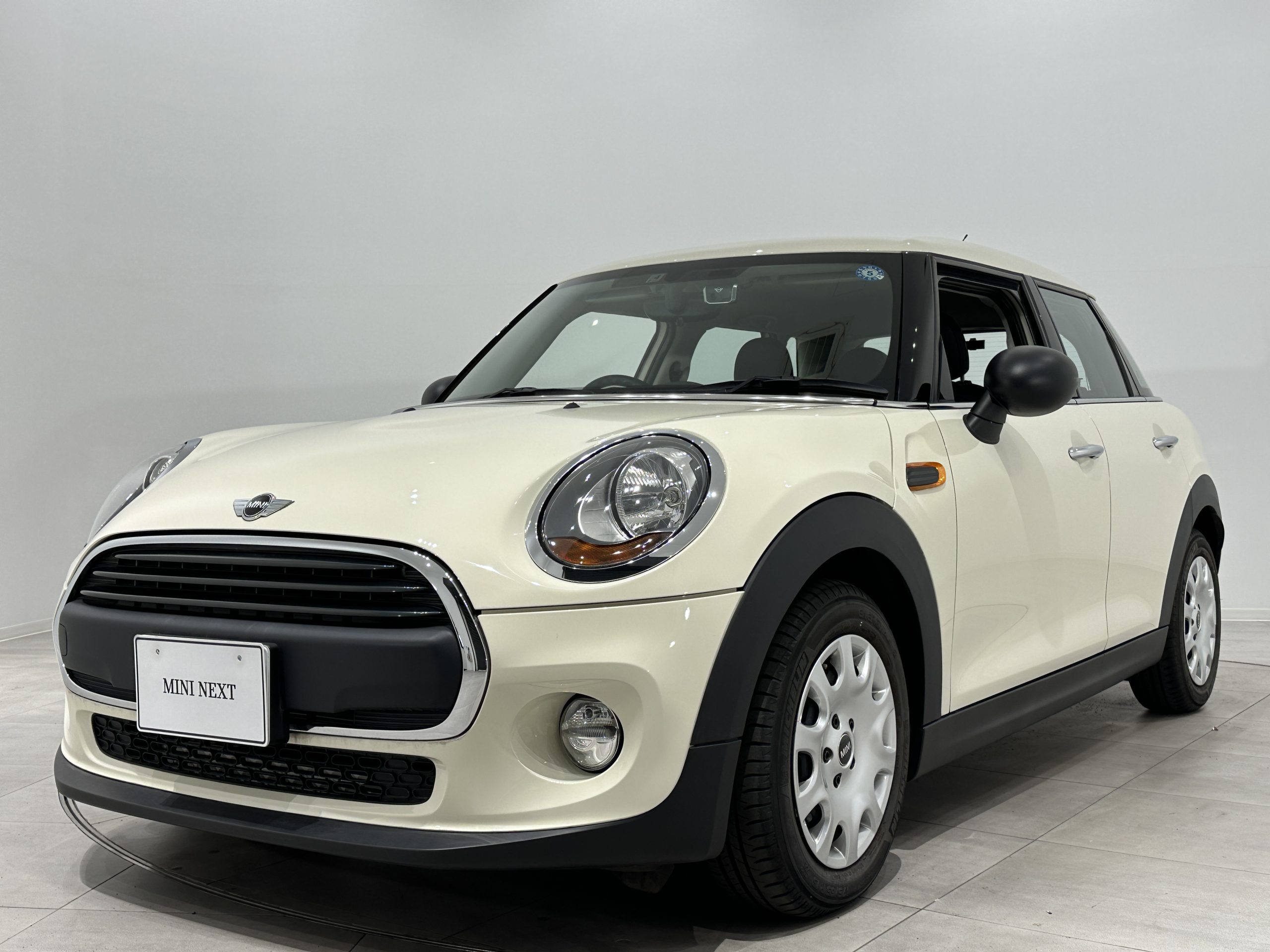 【中古車】ONE 5DOOR.