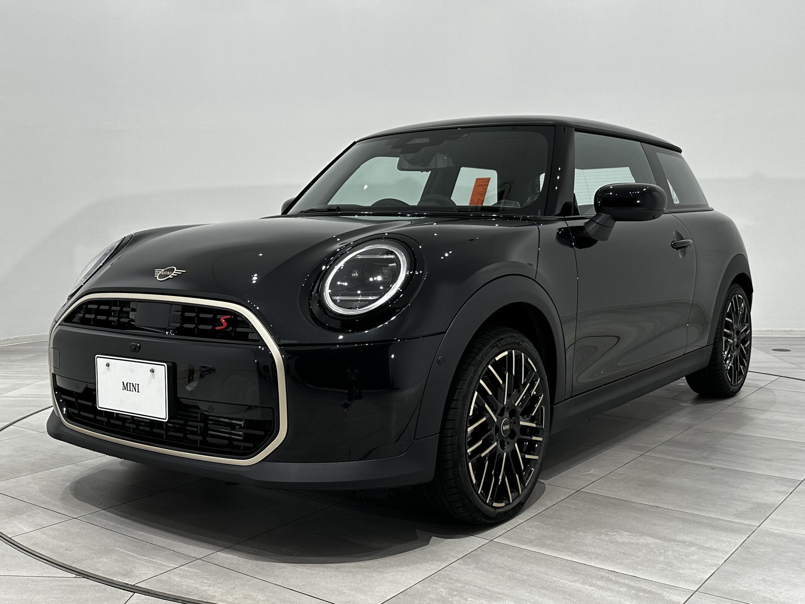 【新車】THE NEW MINI COOPER S