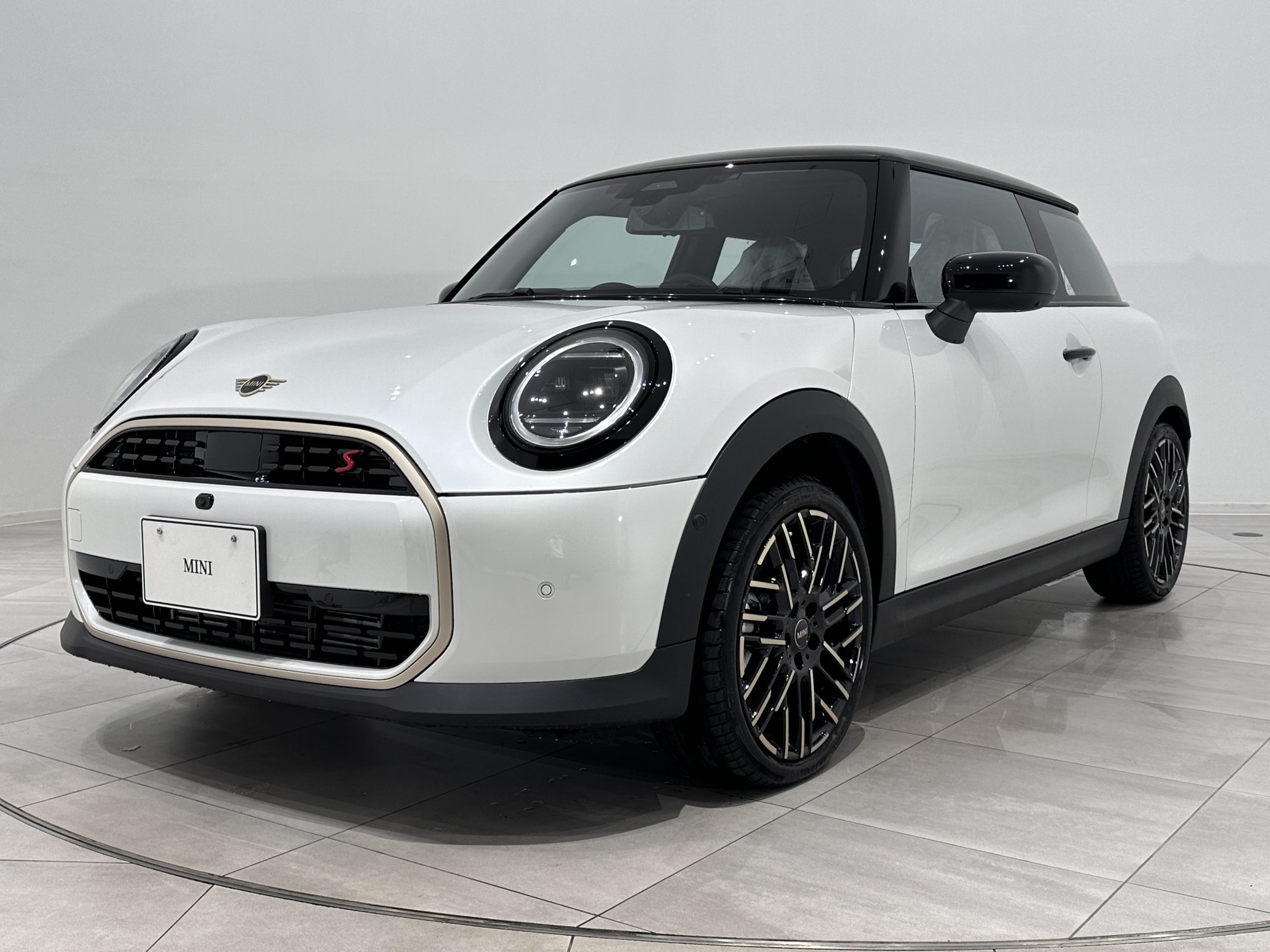 【新車】THE NEW MINI COOPER S