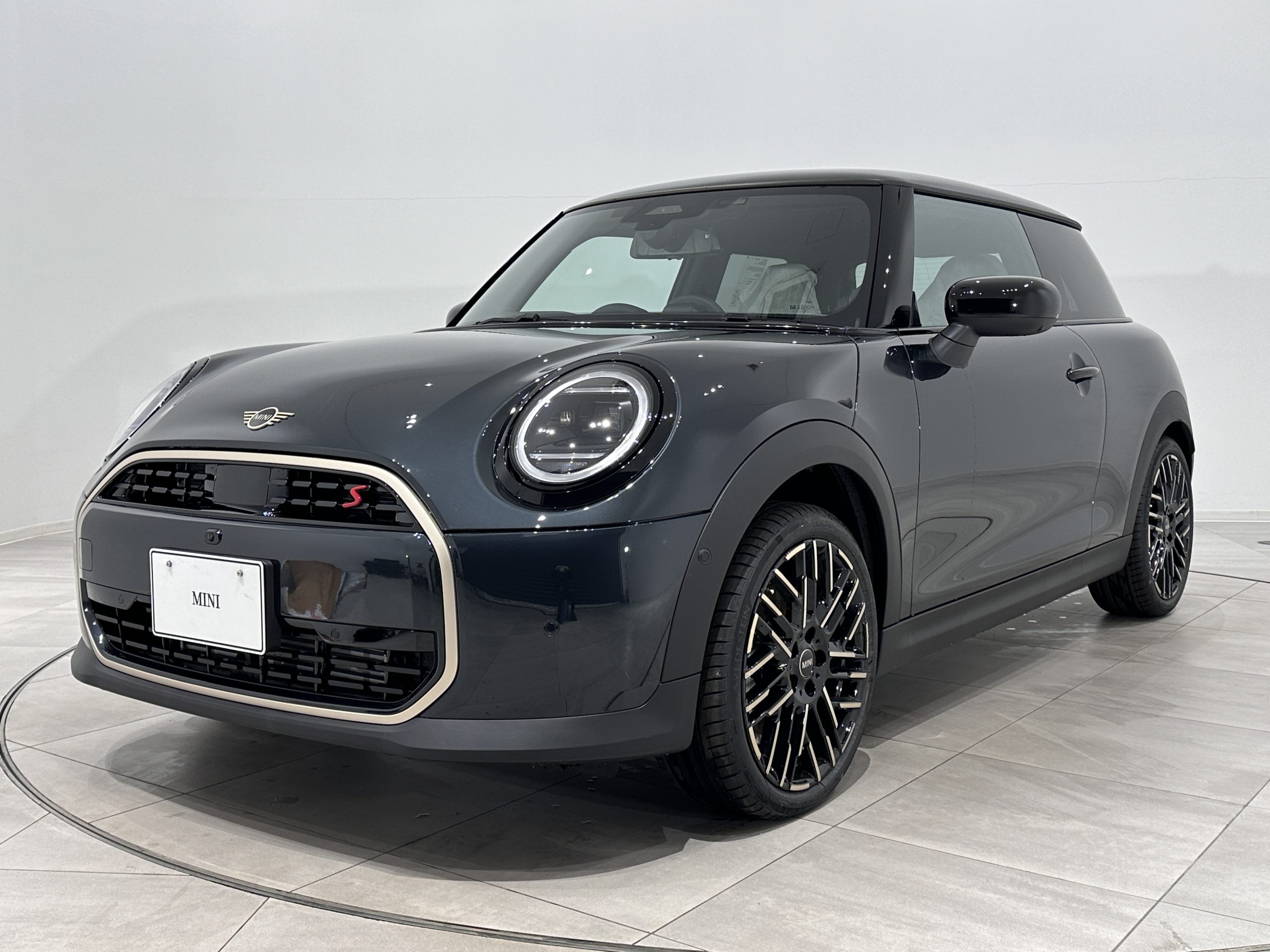 【新車】THE NEW MINI COOPER S