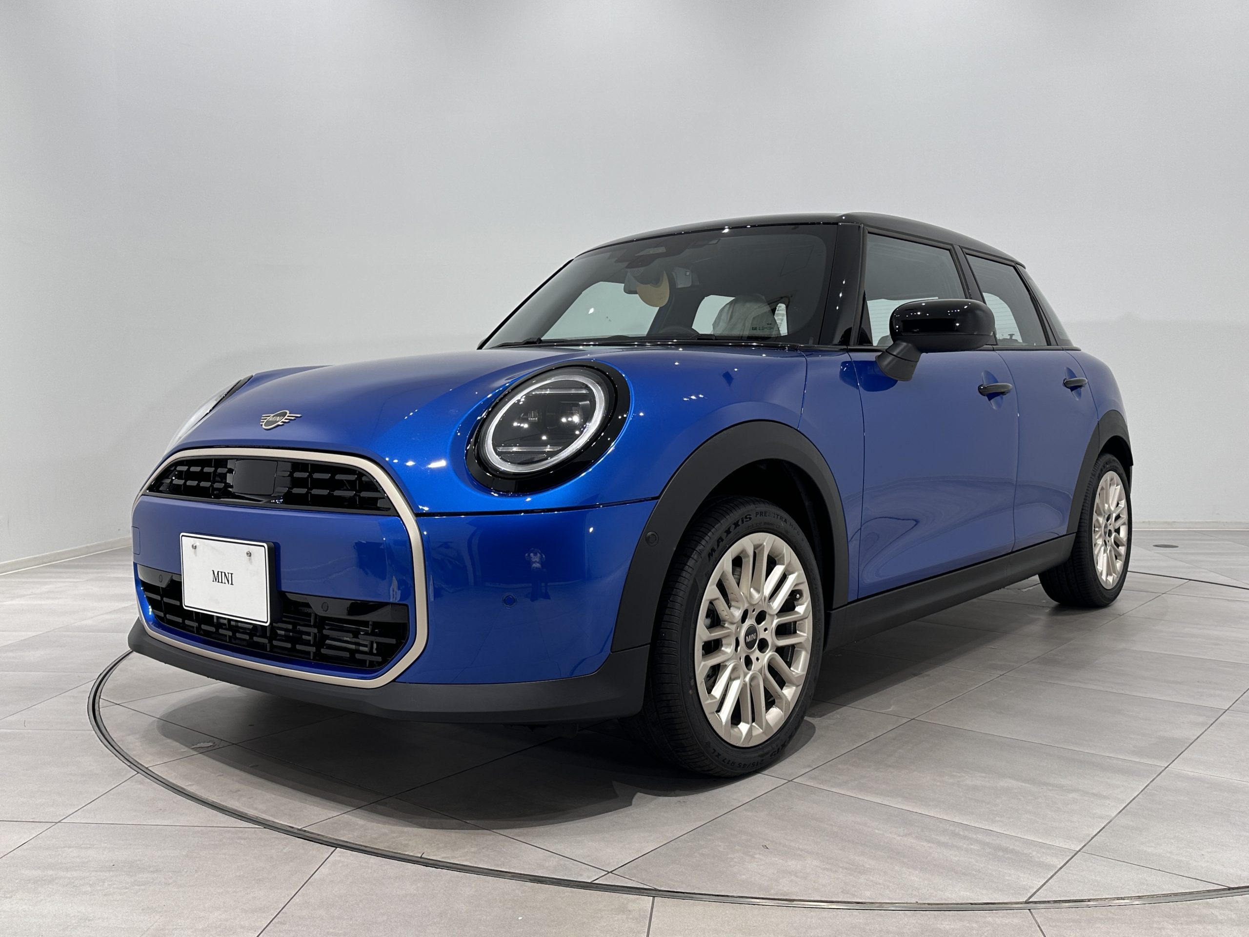 【新車】THE NEW MINI COOPER 5DOOR.