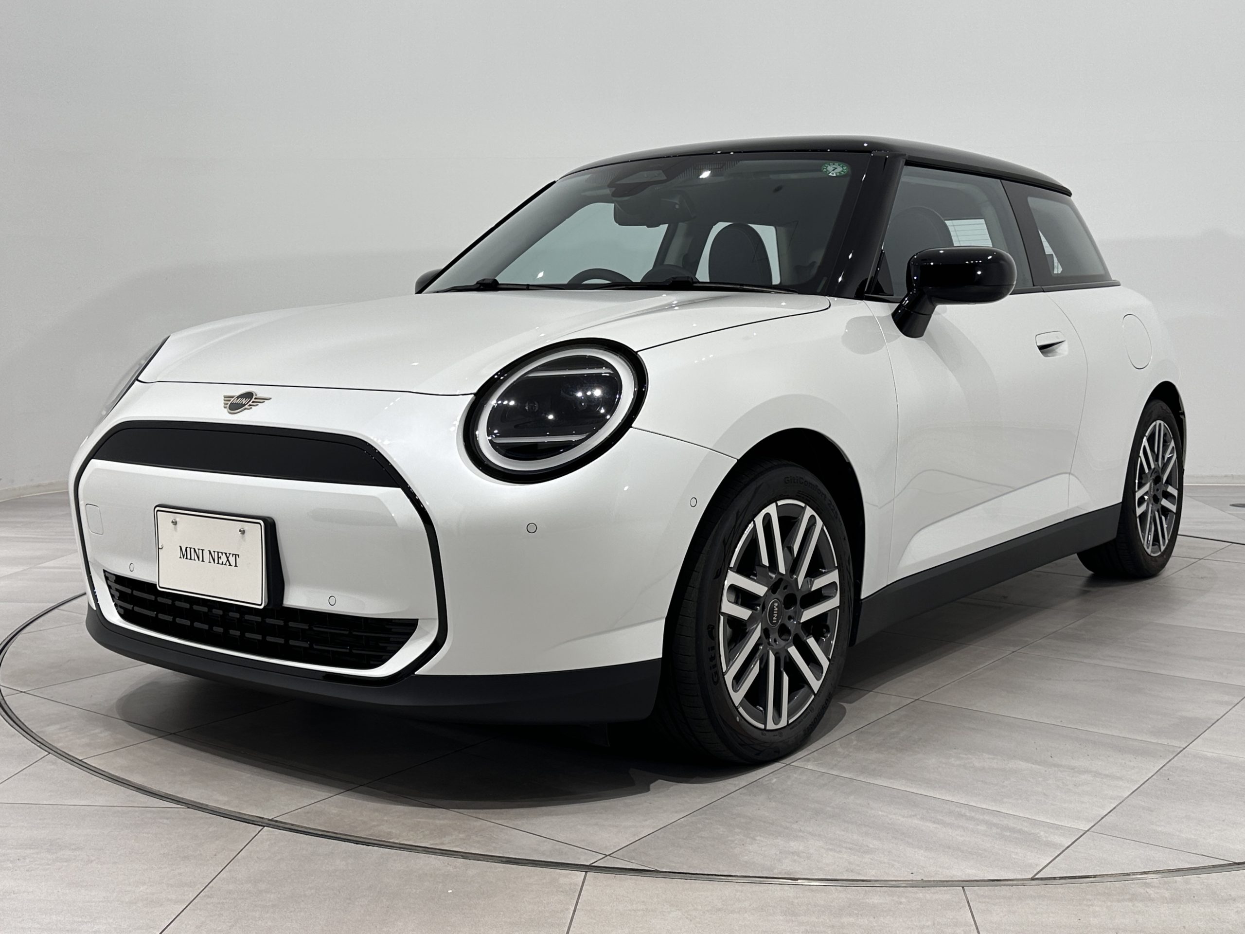 ALL-ELECTRUC MINI COOPER .