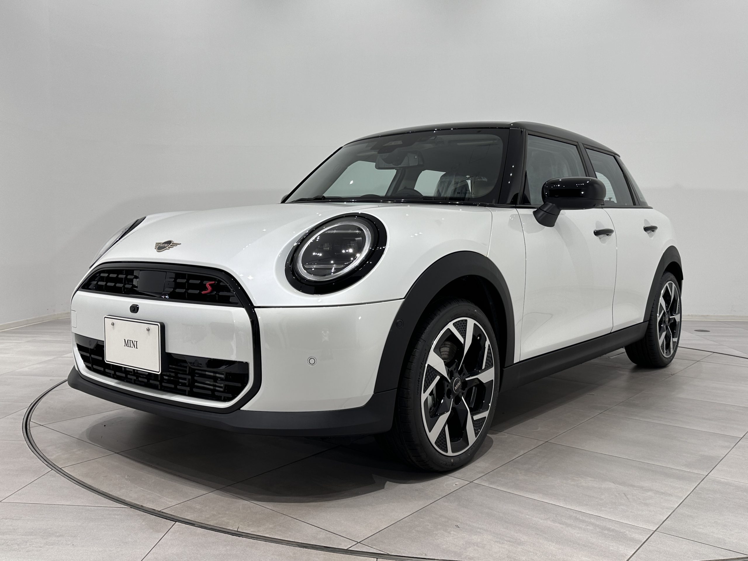 【新車】THE NEW MINI COOPER S 5OOR.