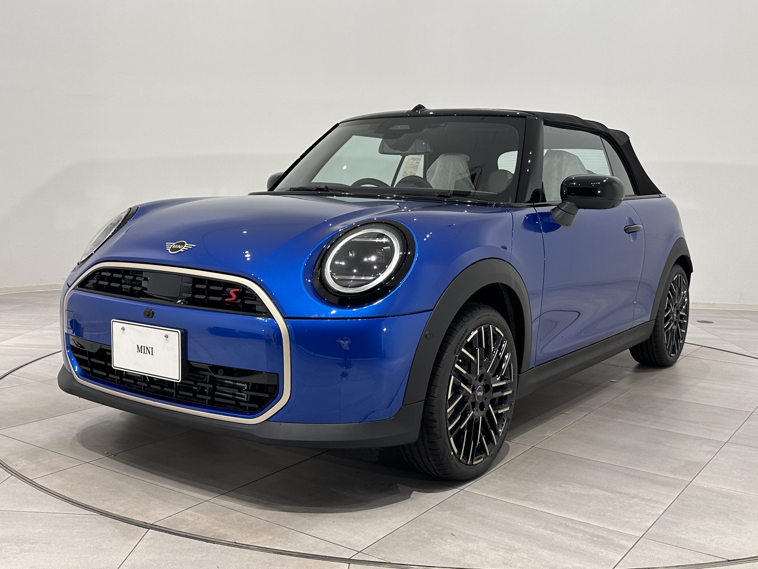 激レア！極美品！新品同様！MINI S R56 ディーラー購入品ミニチャンプス 激レア！極美品！新品同様！MINI S R56 ディーラー購入品
