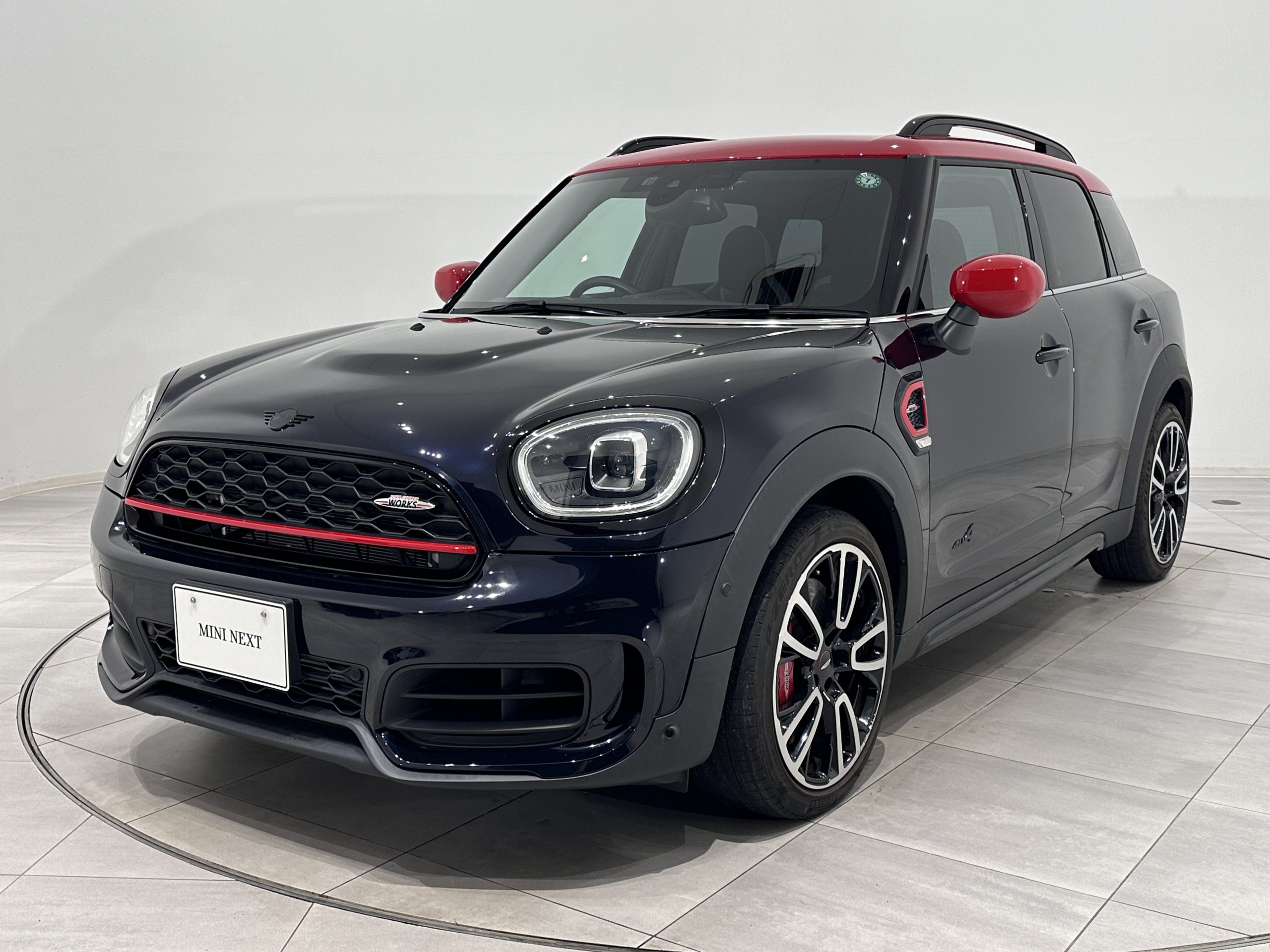 THE MINI JCW CROSSOVER