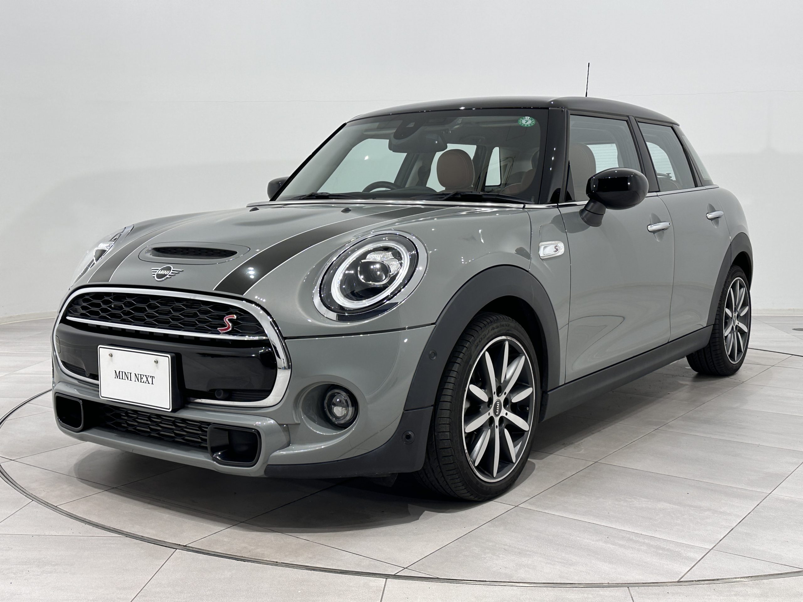 MINI COOPER S 5 DOOR.