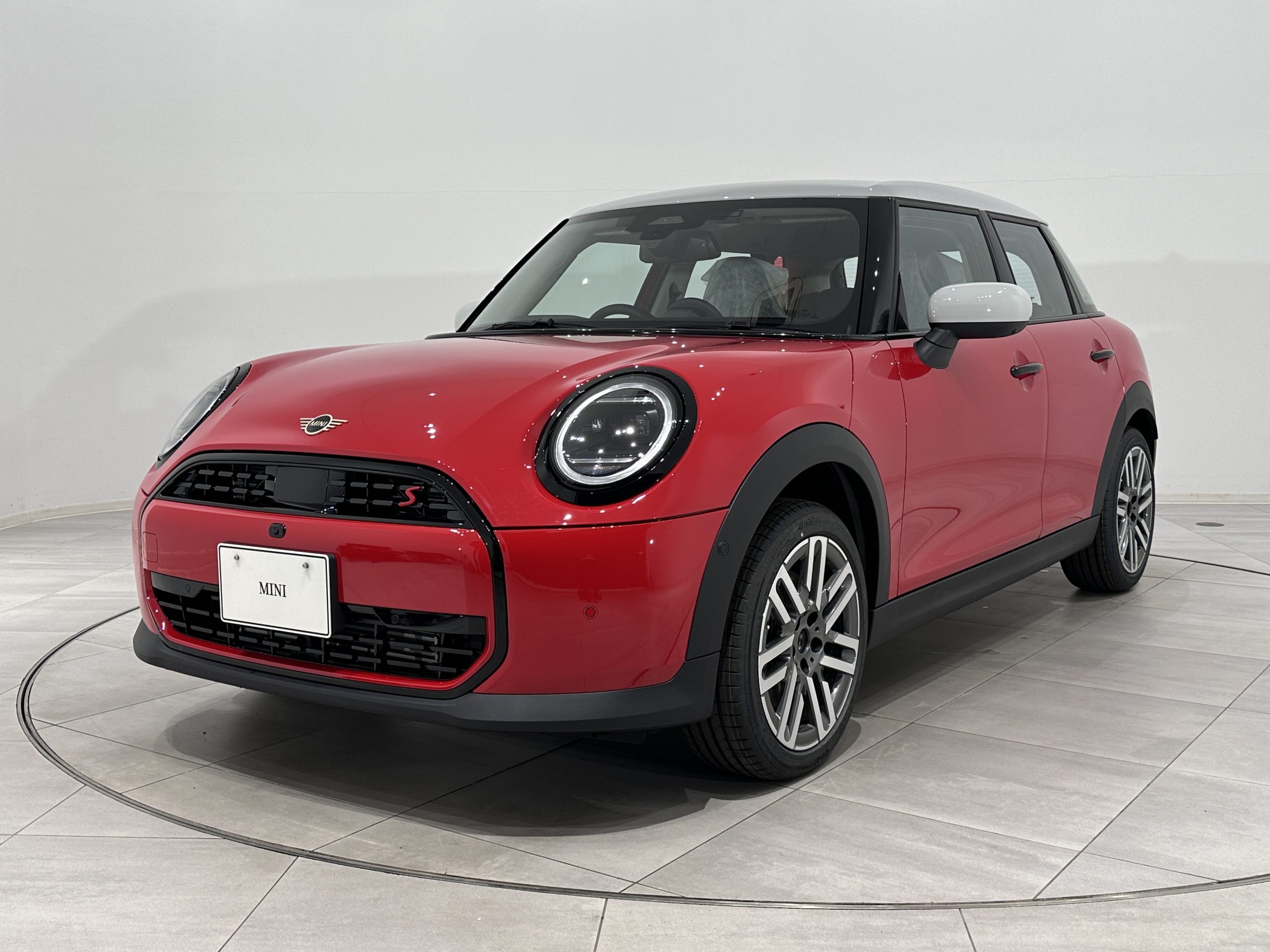 【新車】THE NEW MINI COOPER S 5DOOR.