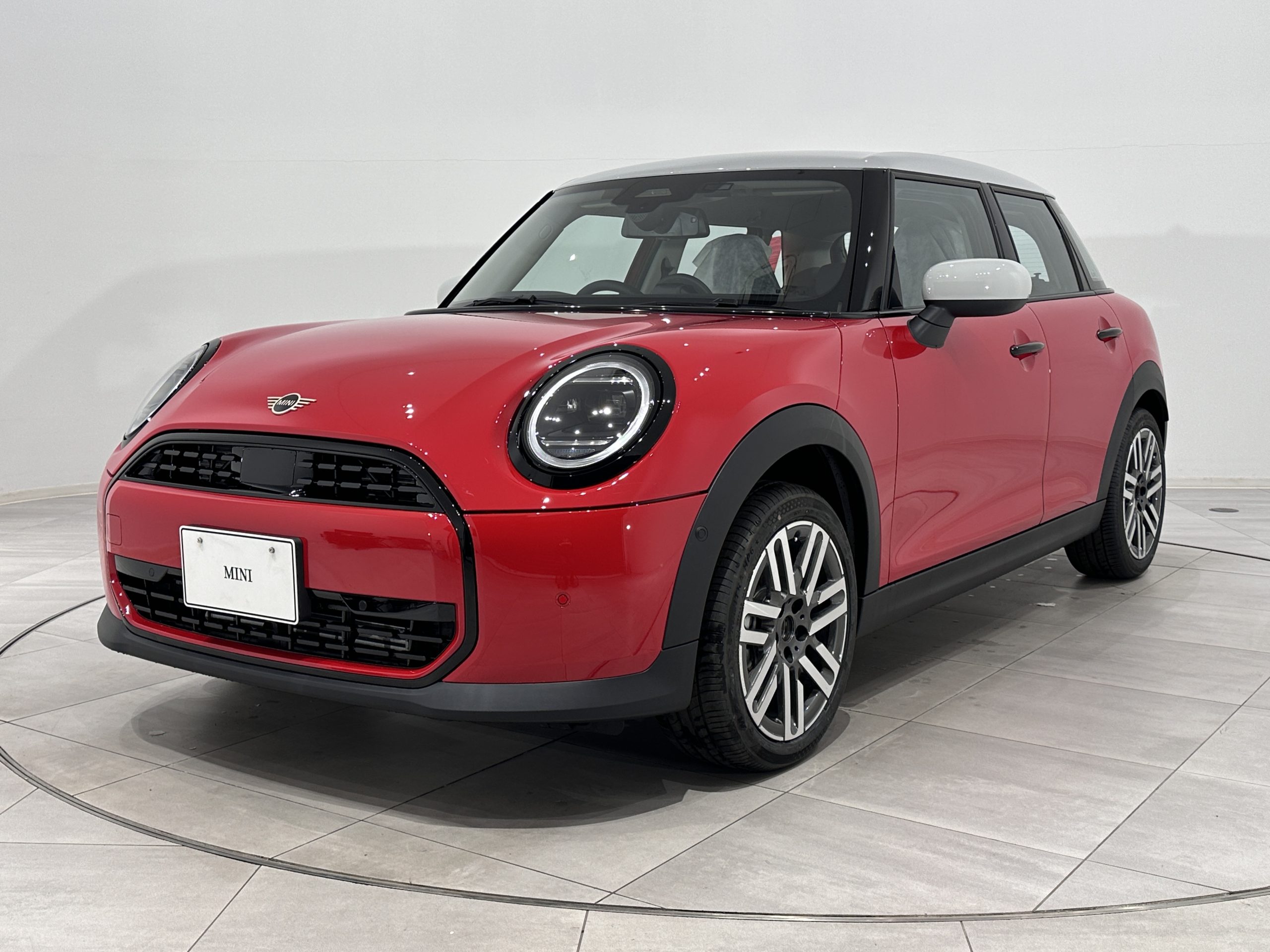 【新車】THE NEW MINI COOPER C 5DOOR.