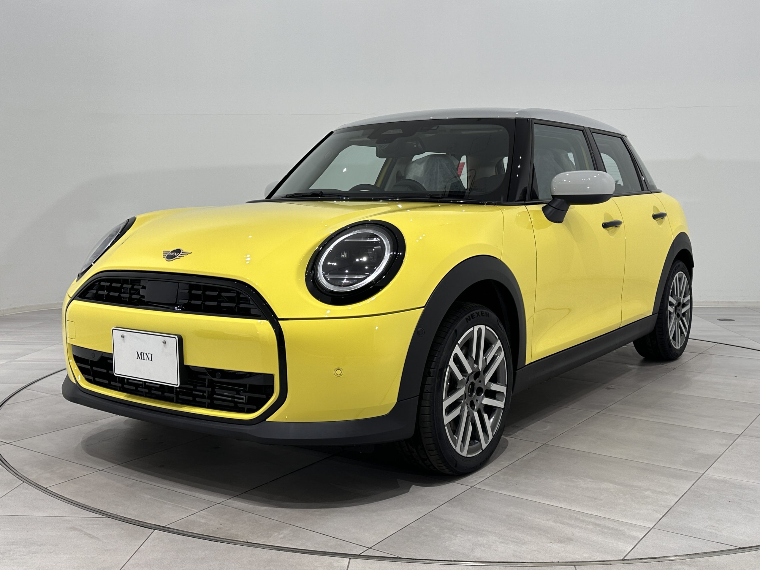 【新車】THE NEW MINI COOPER C 5DOOR.
