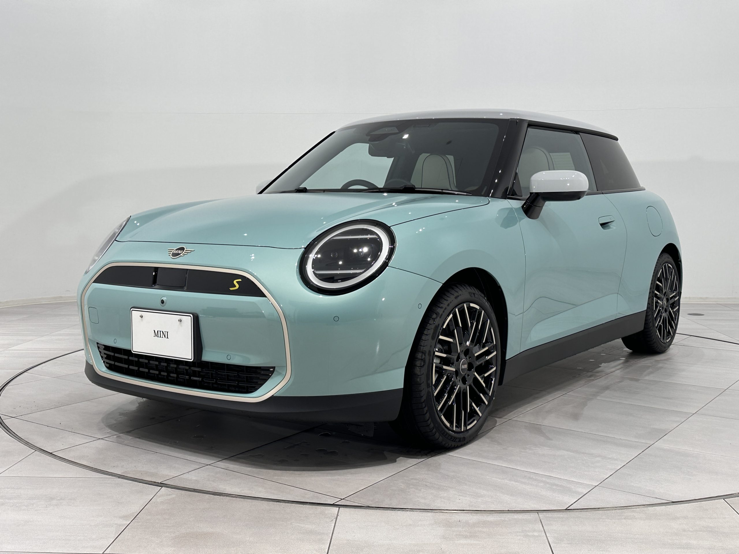 【新車】THE NEW MINI COOPER (3-DOOR) SE