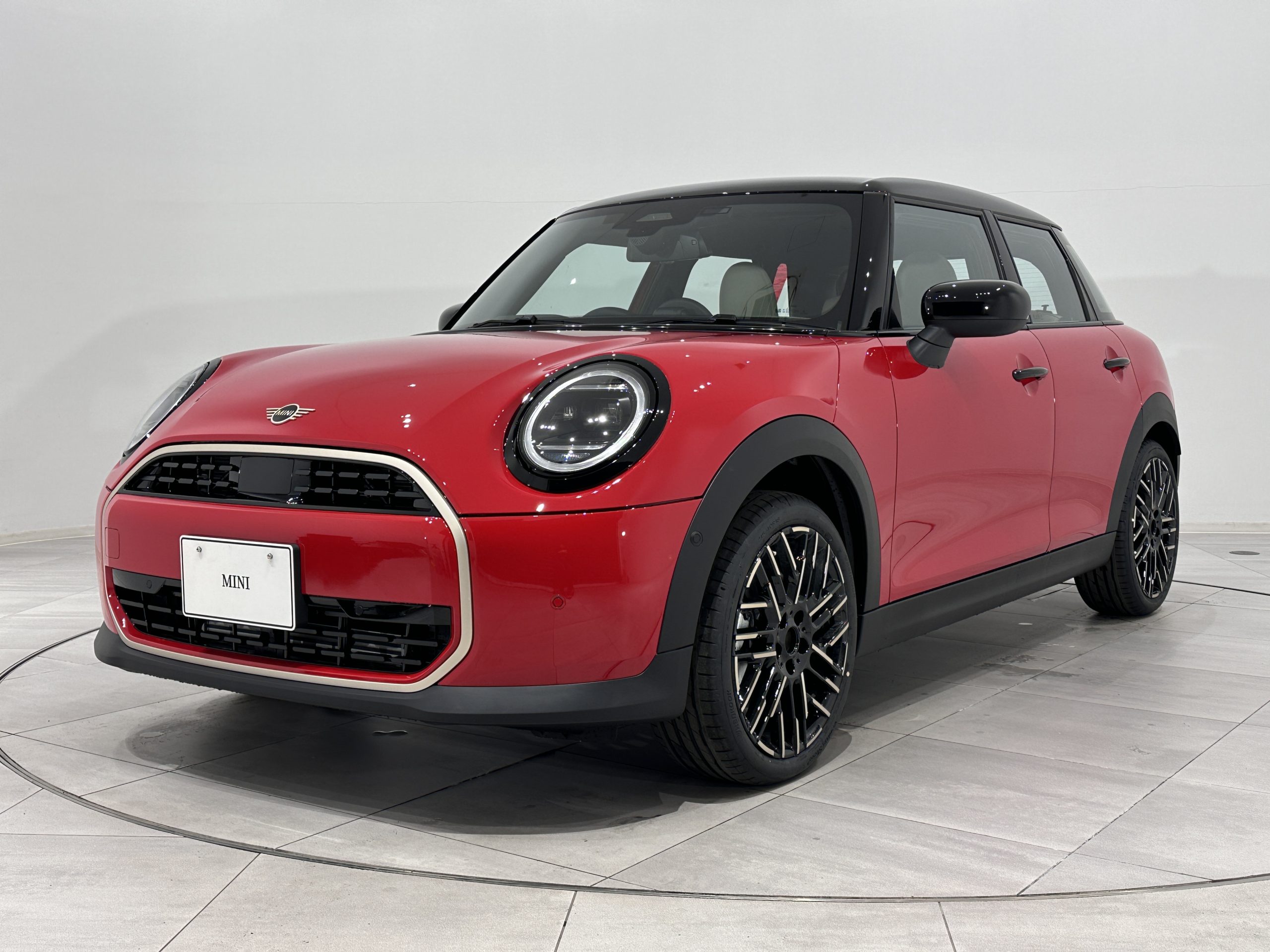 【新車】THE NEW MINI COOPER C 5-DOOR