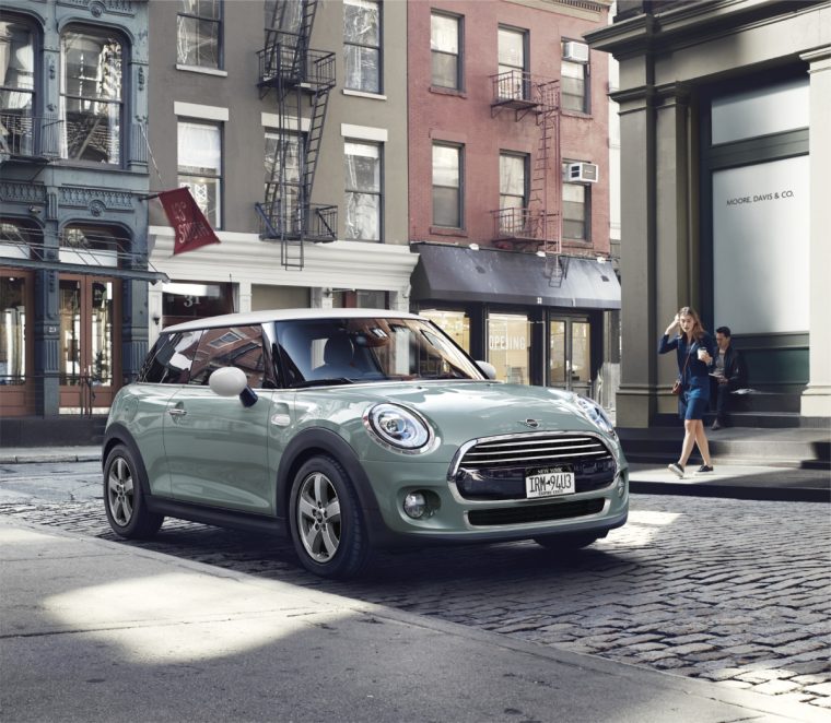 ミニ3ドア、5ドアのレトロ・モダンな限定車「MINI ICE BLUE EDITION」「MINI ICE BLUE BLACK EDITION」を発表