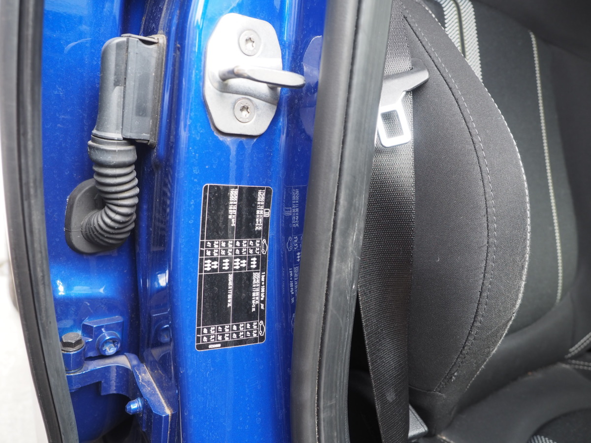 ミニのタイヤ空気圧の確認方法