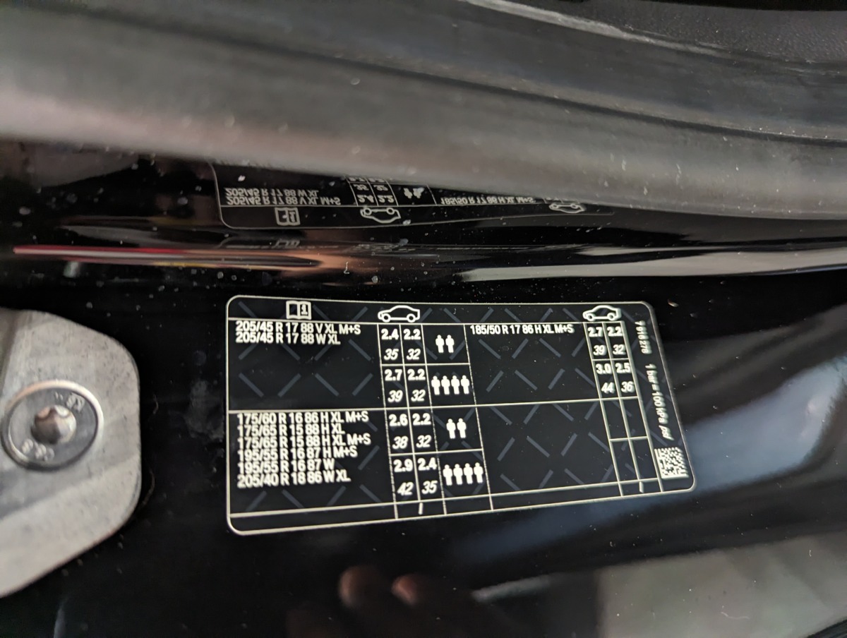 ミニのタイヤ空気圧、最後にチェックしたのはいつ？