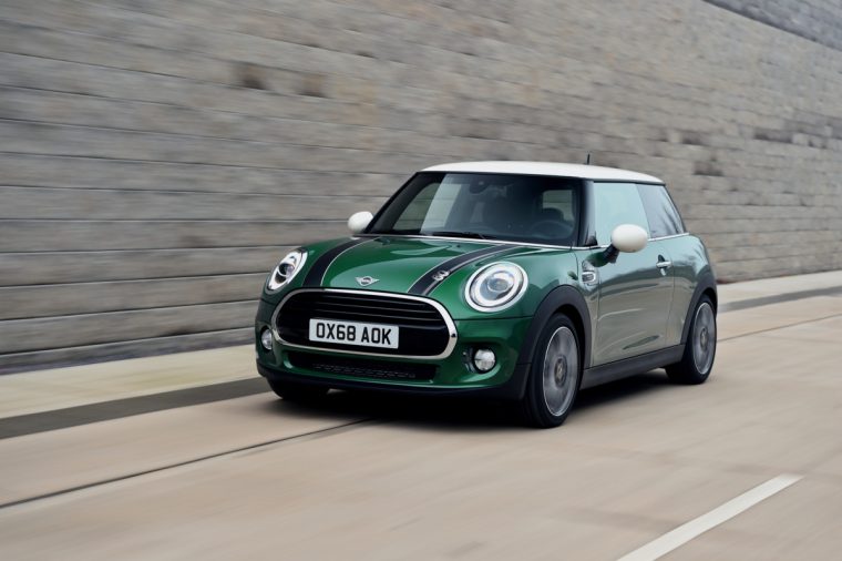 MINI生誕60周年記念特別仕様車「MINI 60 YEARS EDITION」を発売