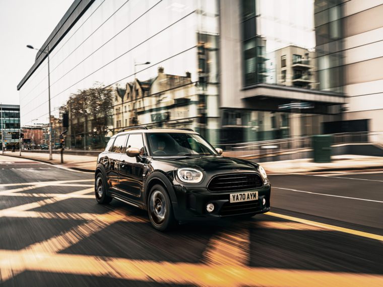 特別仕様車「MINI Crossover Shadow Edition」誕生