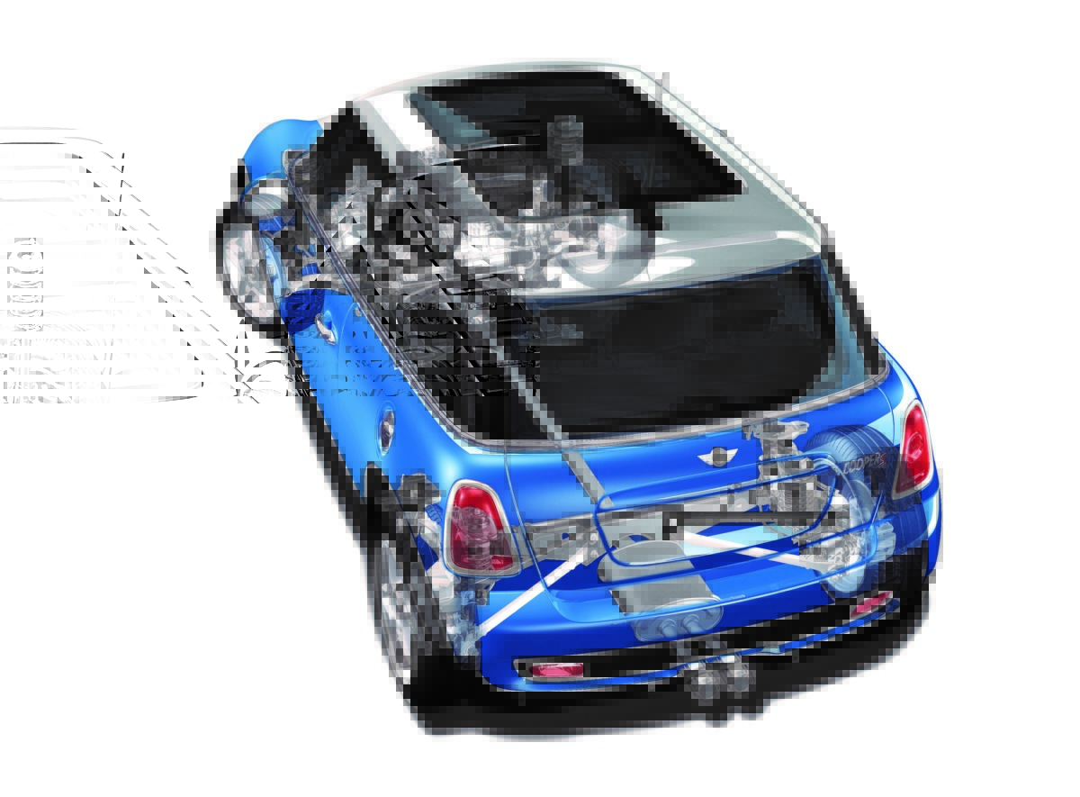 コンパクトなサイズと広い室内を確保するためのFF方式