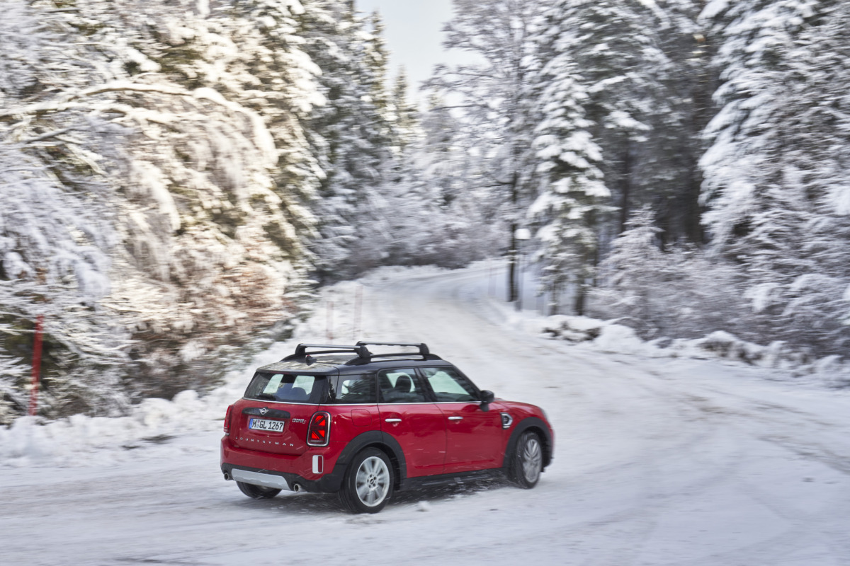 ミニにスタッドレスタイヤを履かせる際の注意点