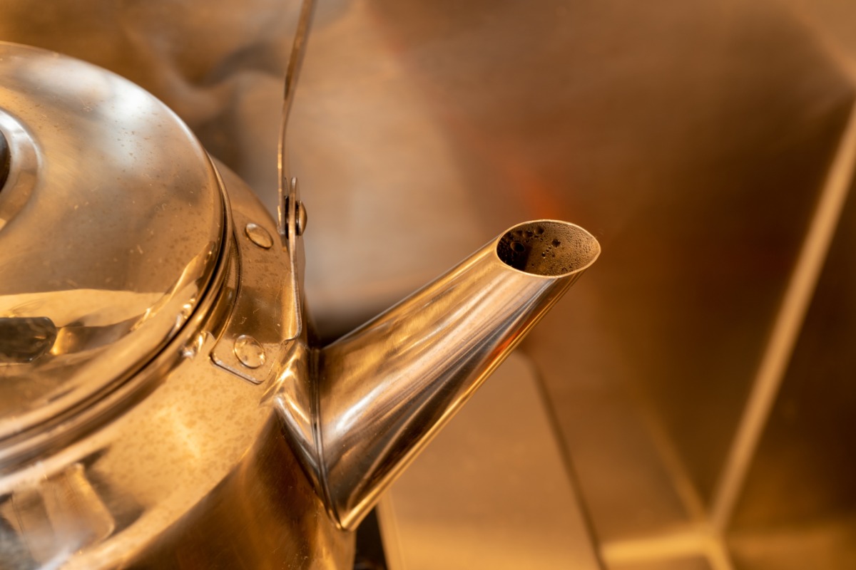 熱湯をミニのフロントガラスに掛けるのはNG!　ガラスが割れます