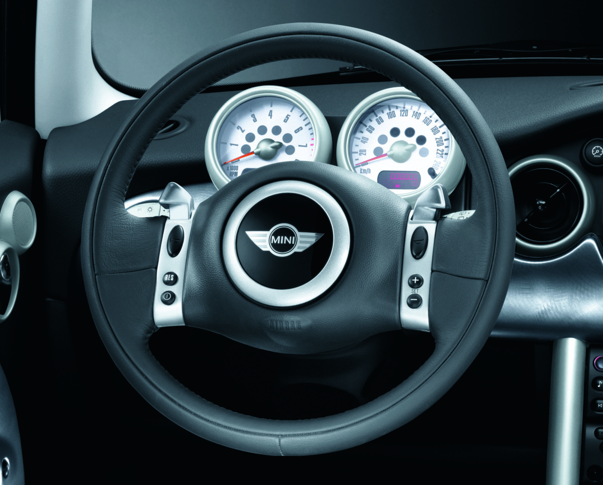 しっかりとしたステアリングとシャープな足回りが特徴